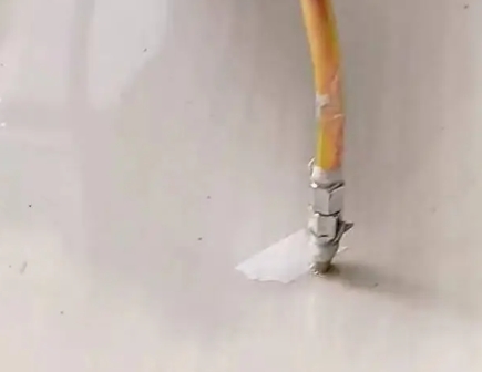 昌吉瓷砖空鼓维修公司专业解答在瓷砖铺贴过程中，如果使用的砂料过粗（如全部使用了粗砂），可能会导致以下问题
